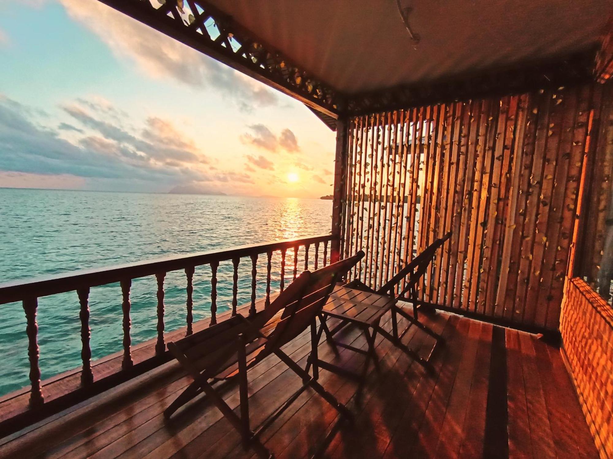 Bed and Breakfast La Water House Semporna Exterior foto