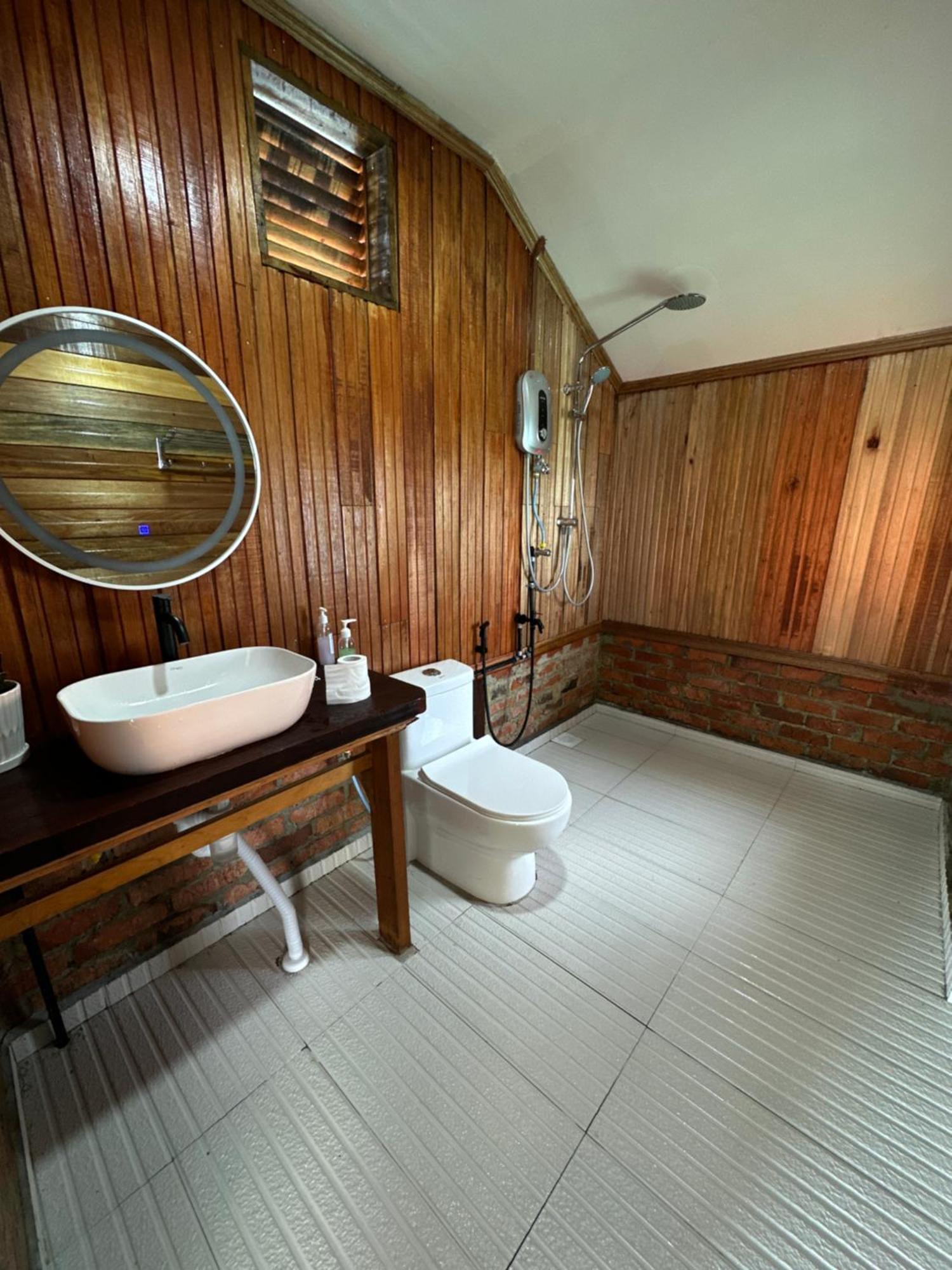 Bed and Breakfast La Water House Semporna Exterior foto
